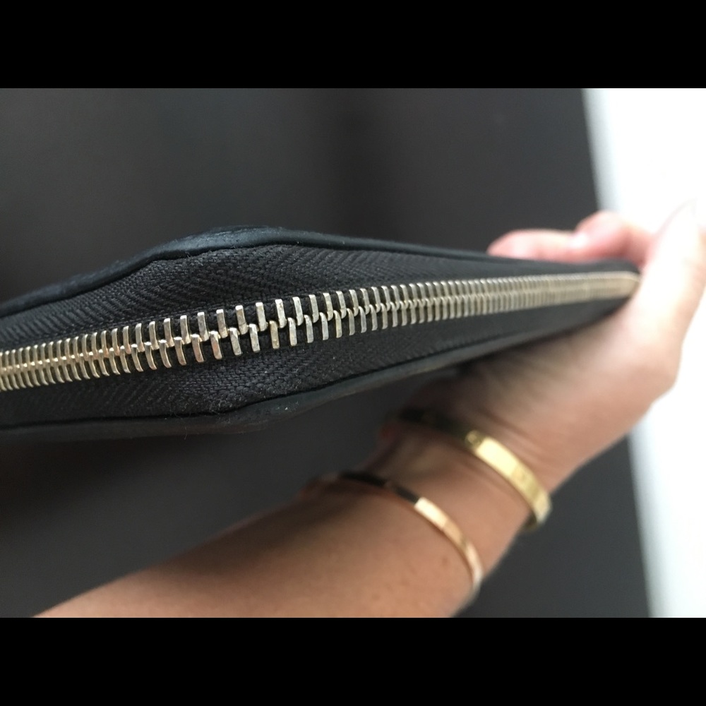 Additional pictures of Black leather Gucci wallet